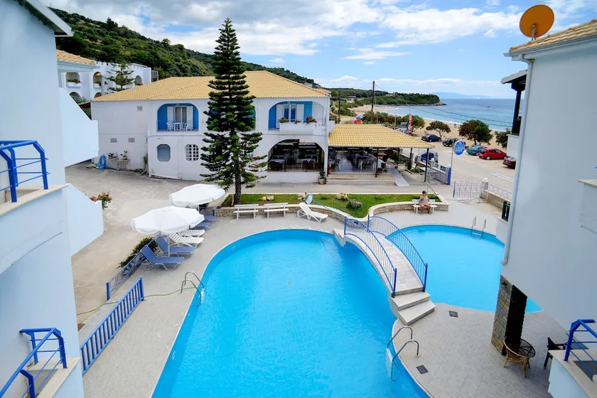 Vrachos Beach Hotel - Image 1