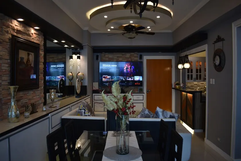 Stunning Eastwood Condo Suite - Image 1