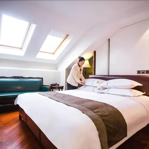 Peach Bloom Hotel - Image 1