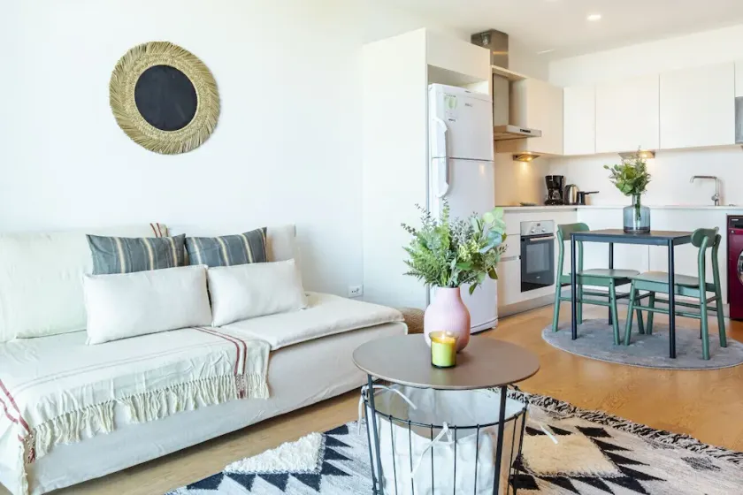 Modern Flat With Balcony Near Uniq Istanbul - Image 1