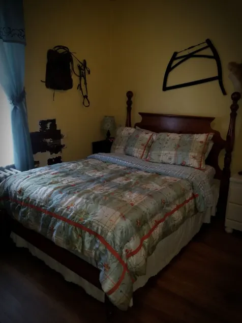 Hatfield McCoy House Inn - Image 1