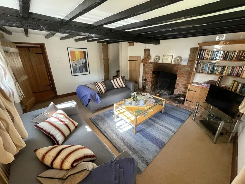 Bere Cottrage -Beamed 400 year old cottage, giving you a taste of the Garden of England - Image 1