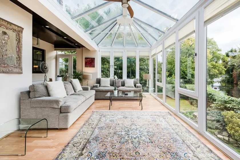 Pixie Place, Royal Windsor, Riverside Home, West London, Free Wifi /parking - Image 1