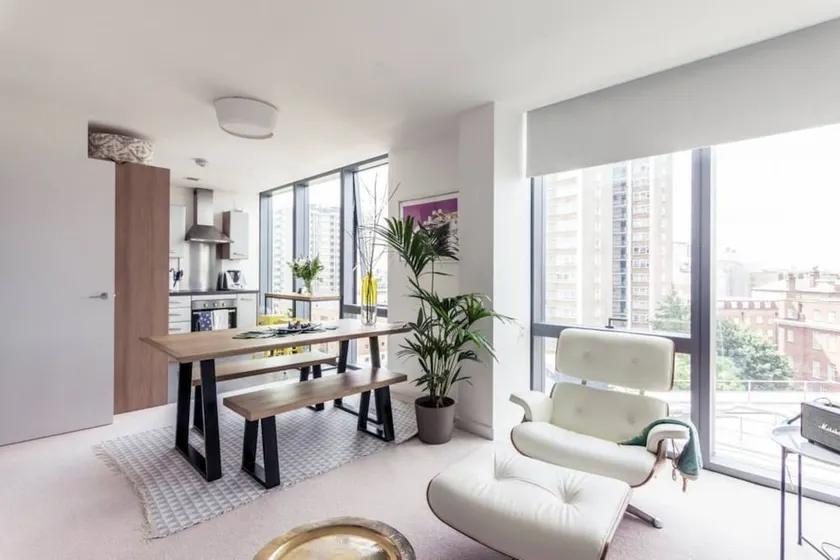 Modern 2 Bedroom Flat in Zone 1 - Image 1