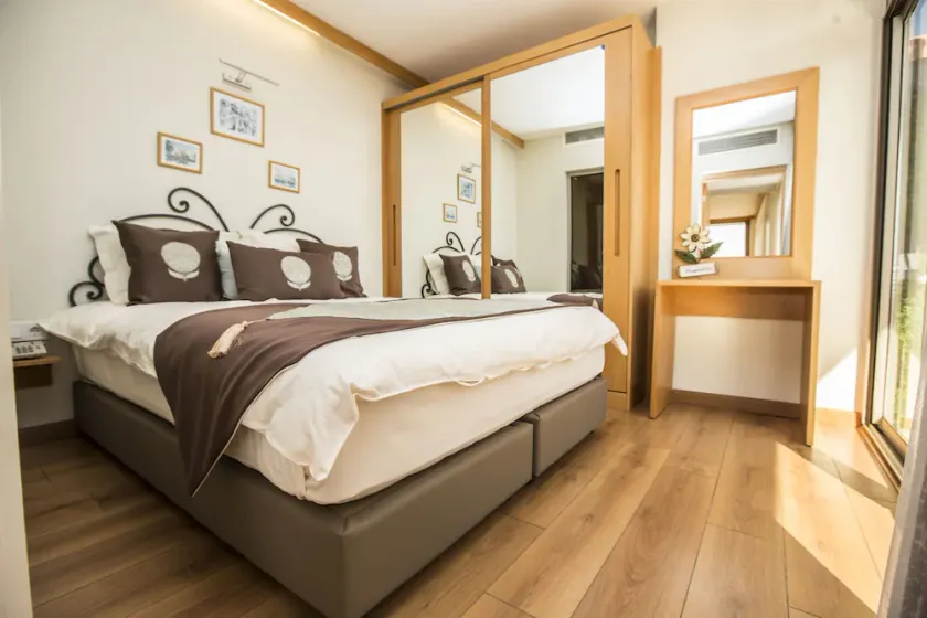 Rooms Exclusive - Image 1