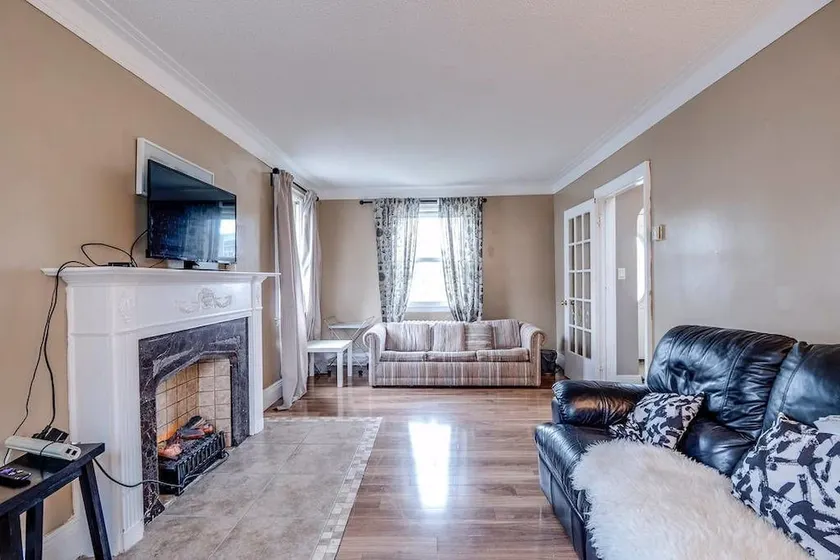 Convenient & Comfortable Manor - Image 1