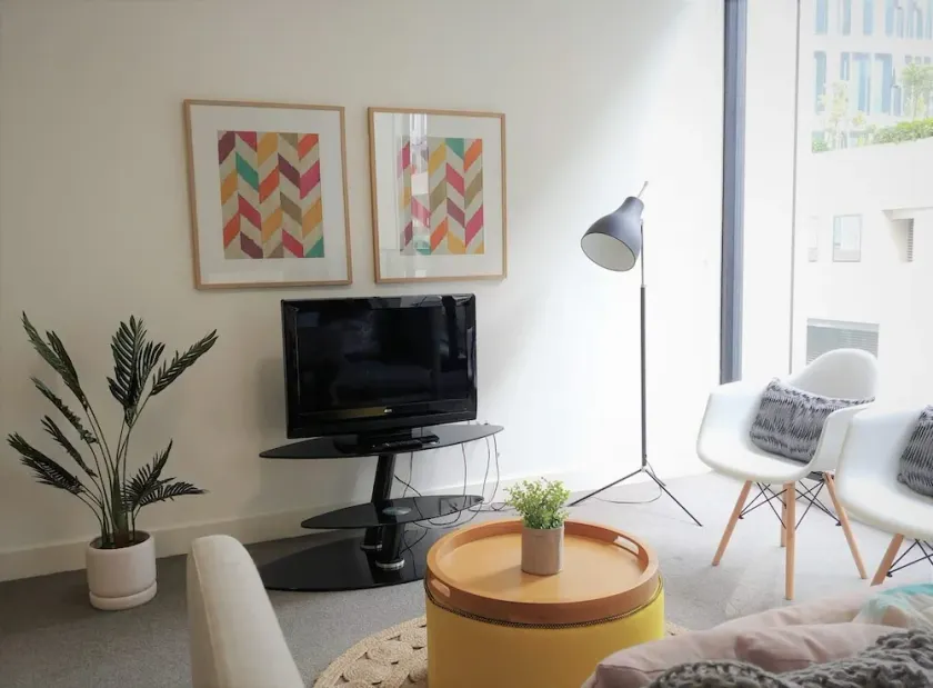 Luxury 1 Bedroom 1 Study With 1 Parking - Image 1