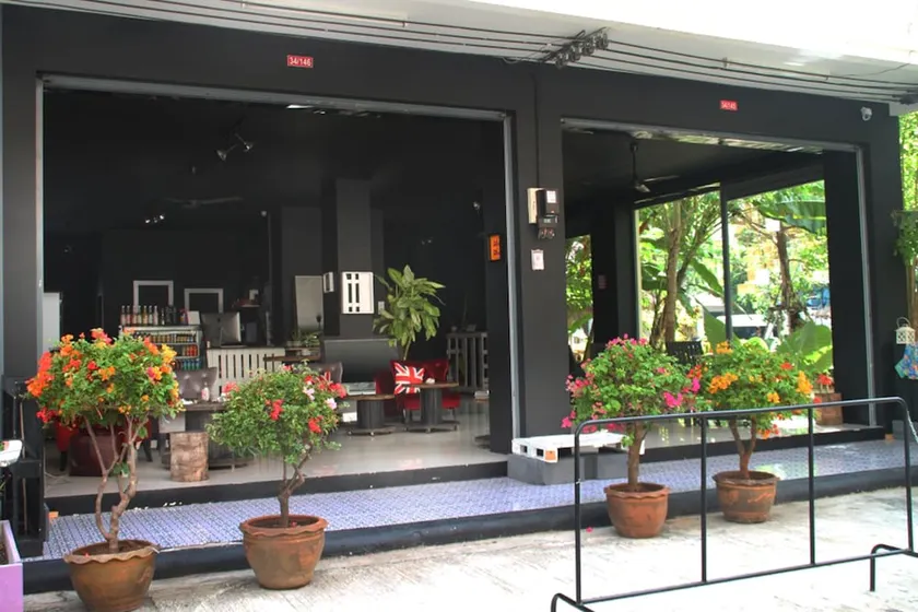 Sweet Hotel - Image 1