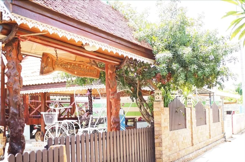 Baan Virog Koh Larn - Image 1