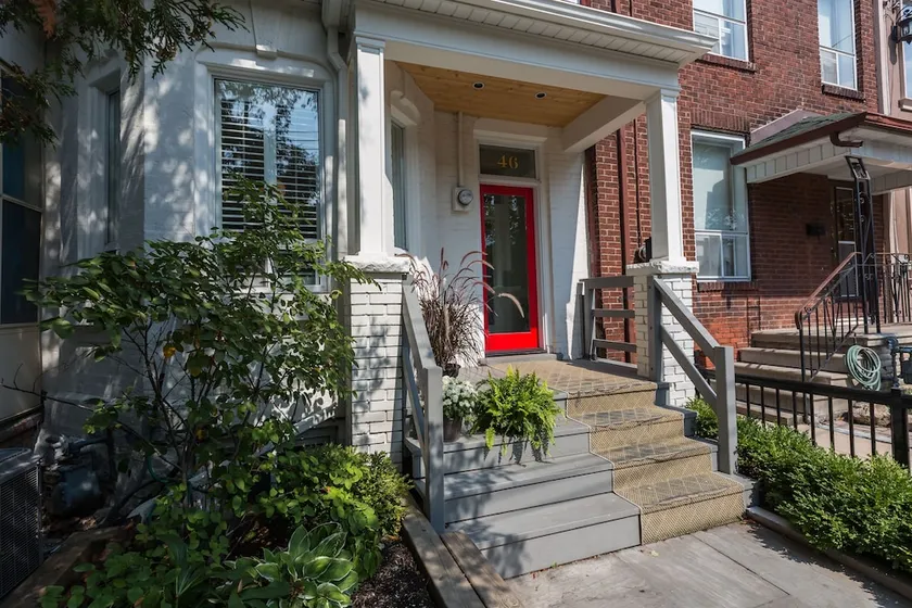 Applewood Suites - Queen West - Image 1