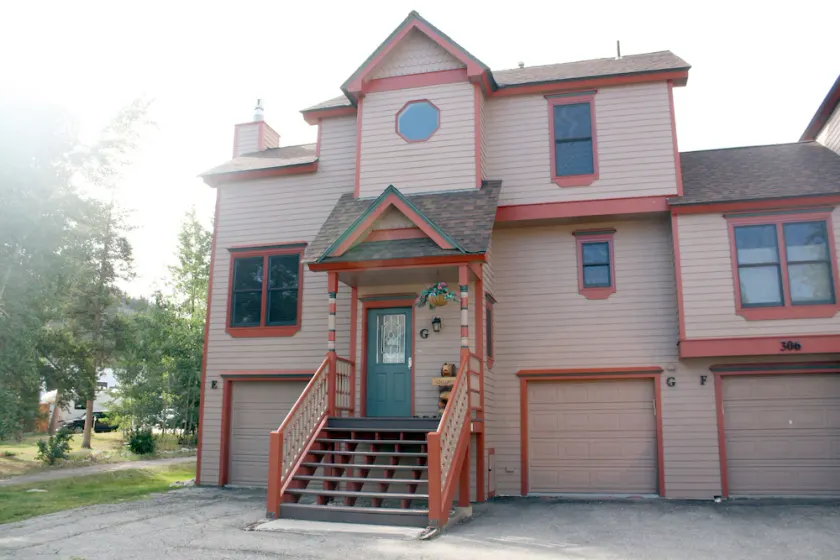Victorian Gables by Peak Property Management - Image 1