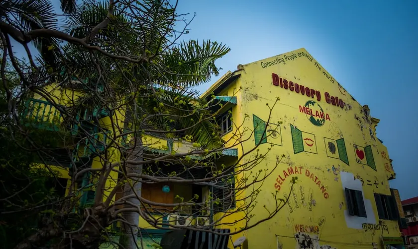 Discovery Cafe & Guest House - Image 1