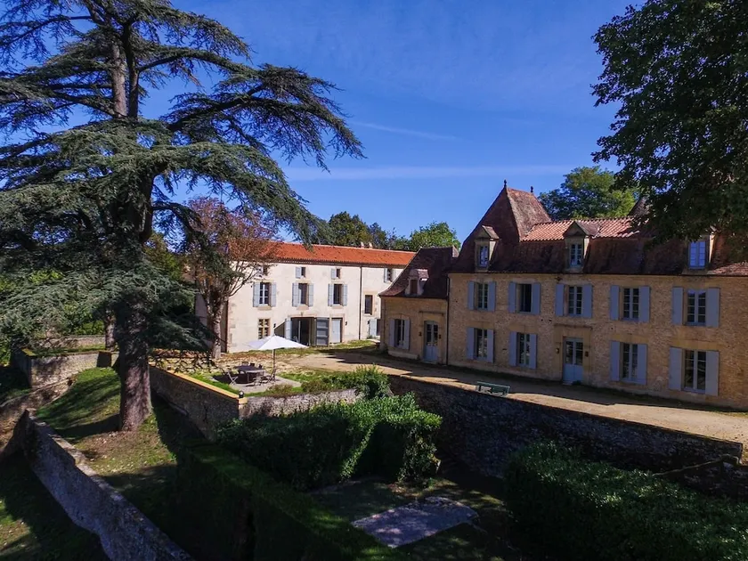 Plush Mansion on a High-end Property in Saint-germain-de-belvès With Pool - Image 1