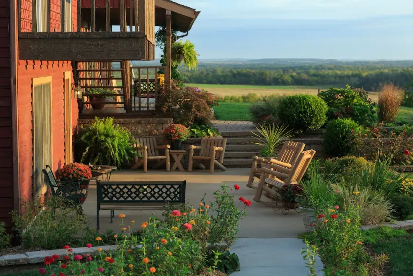 Cedar Crest Lodge - Image 1