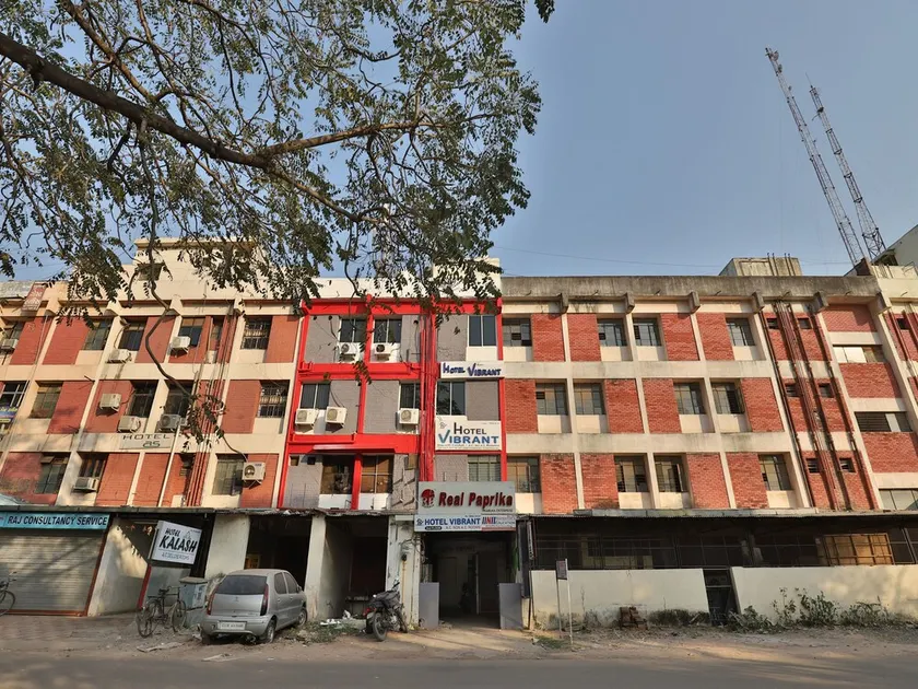 OYO 12147 Hotel Vibrant - Image 1