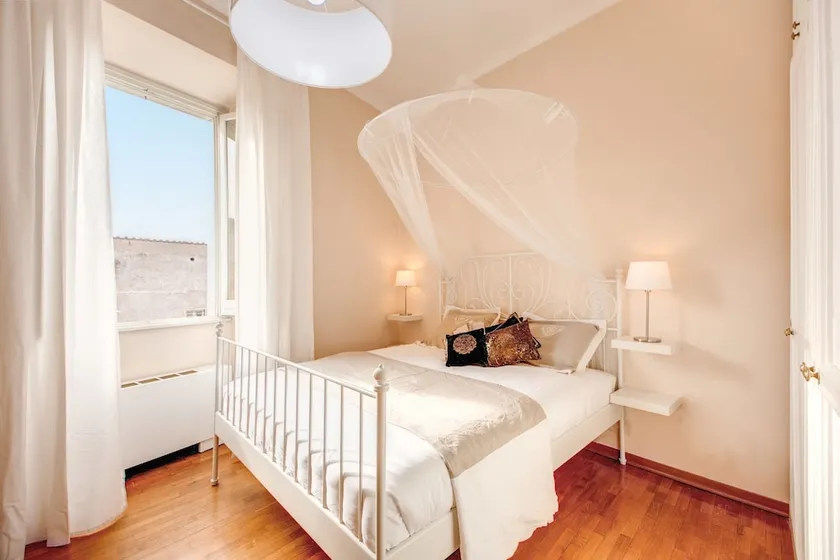 Elegant Apartment Behind The Colosseum - Image 1