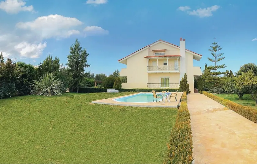 Stunning Home in Xilokastro With 5 Bedrooms, Outdoor Swimming Pool and Swimming Pool - Image 1