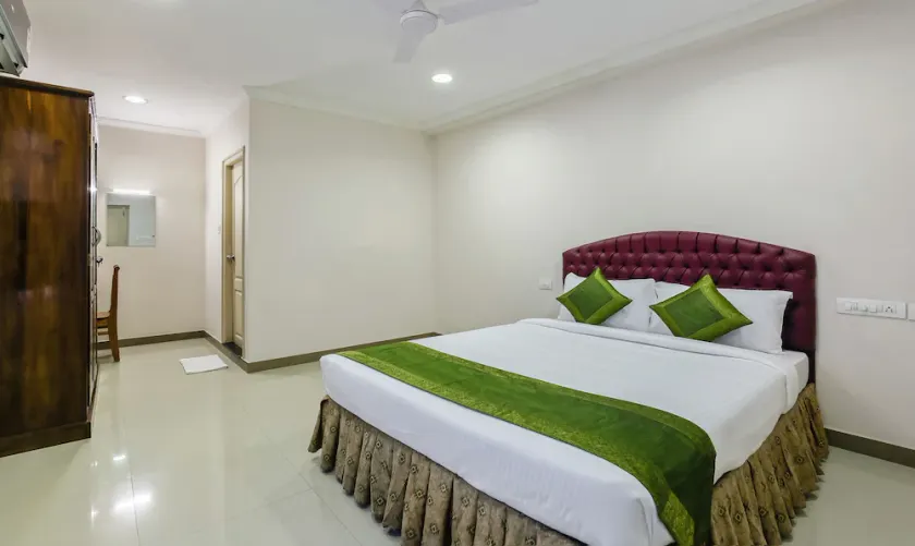 ROYAL INN - Image 1