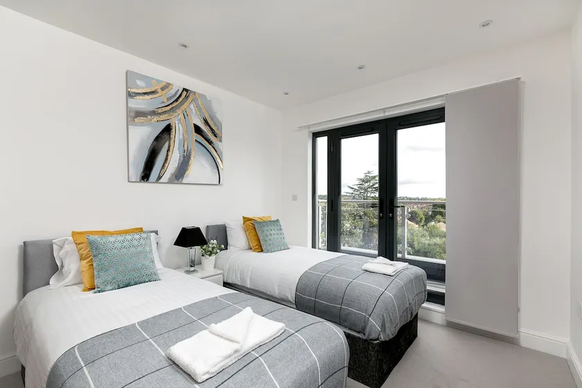 Skyvillion Embassy Court London - Image 1