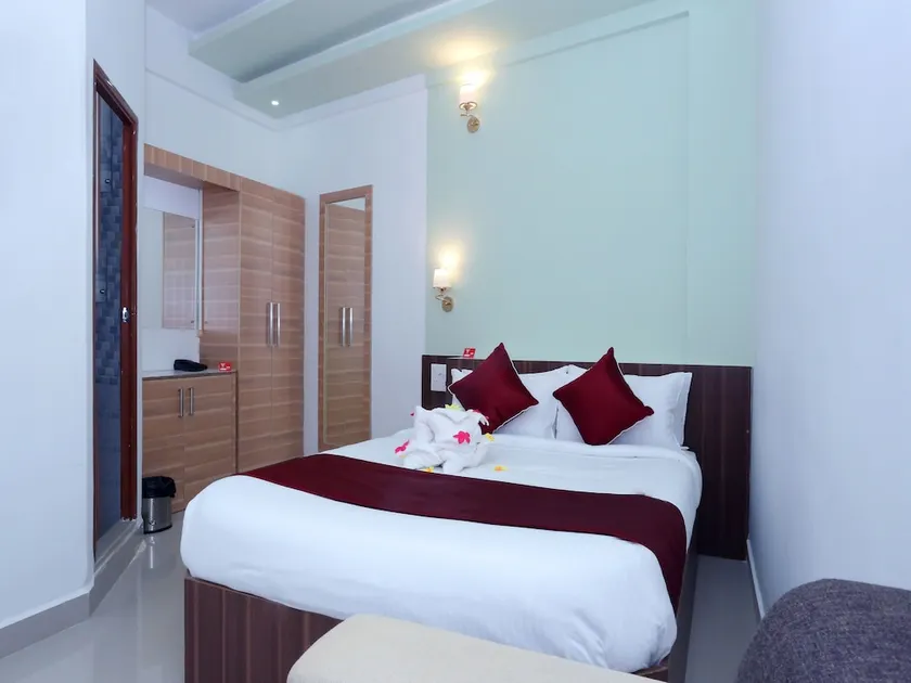 OYO 10151 Hotel Forest Inn - Image 1