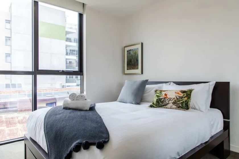 Stylish 1 Bedroom Apartment in Bustling Richmond - Image 1