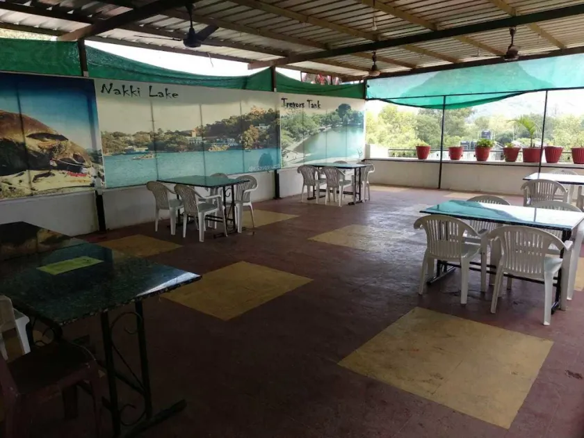 Hotel Lasa Inn - Image 1