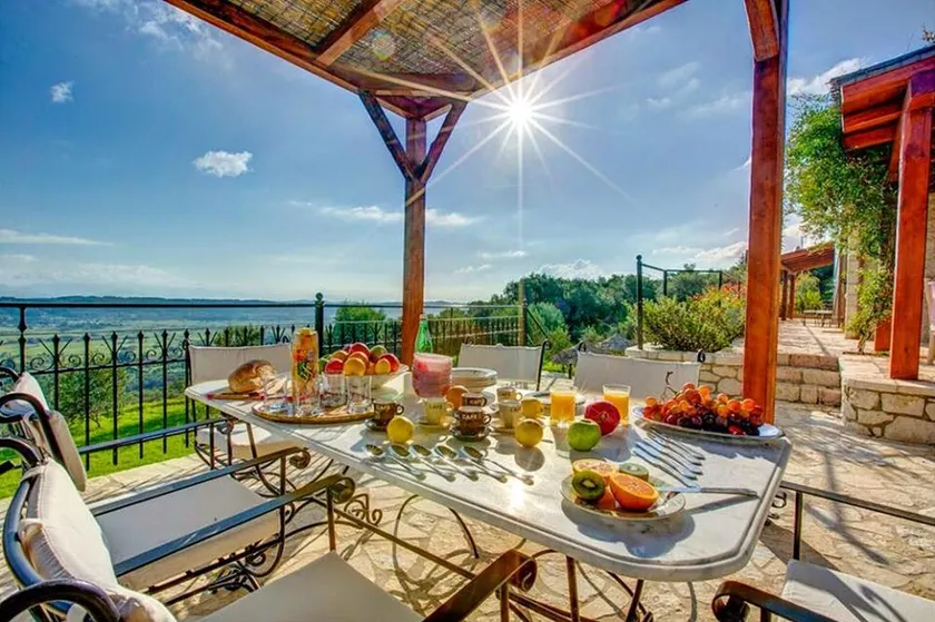 Stunning 8-bed Villa in Marmaro With Amazing View - Image 1