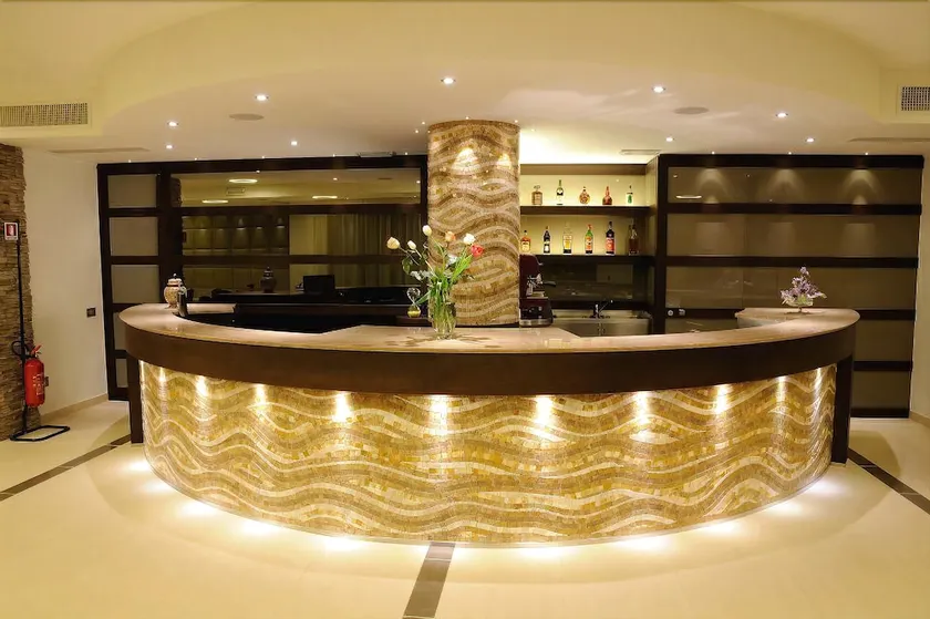 Hotel Mirage - Image 1