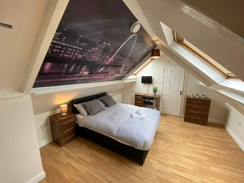LARGE 8 BEDROOM HOUSE CLOSE TO CITY CENTRE, AMENITIES TRANSPORT LINKS - Image 1