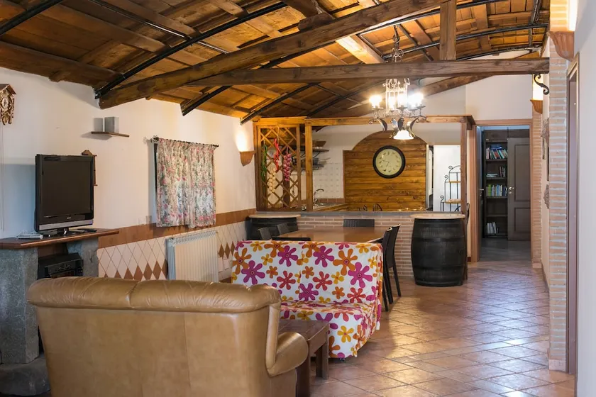 Country Apartments - Image 1