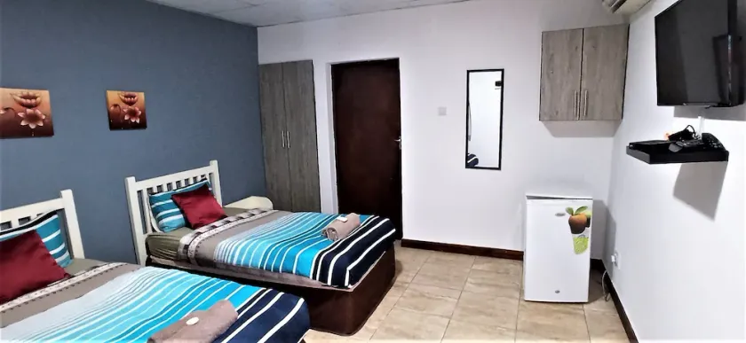 Waves Lodge - Image 1