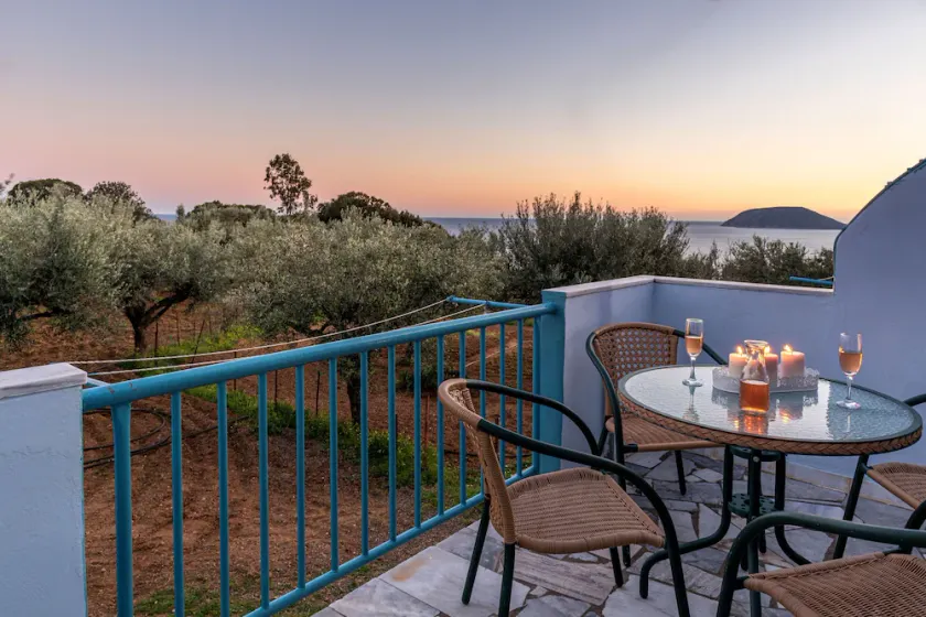 Cozy Summer Retreat - Perfect Location - Image 1
