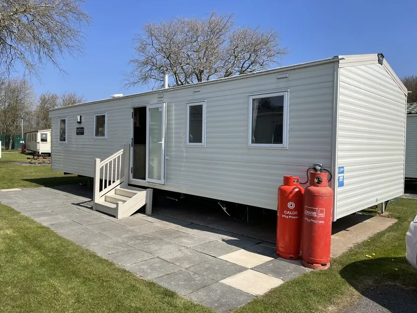 Beautiful 3-bed Caravan Situated on Lakeland Haven - Image 1