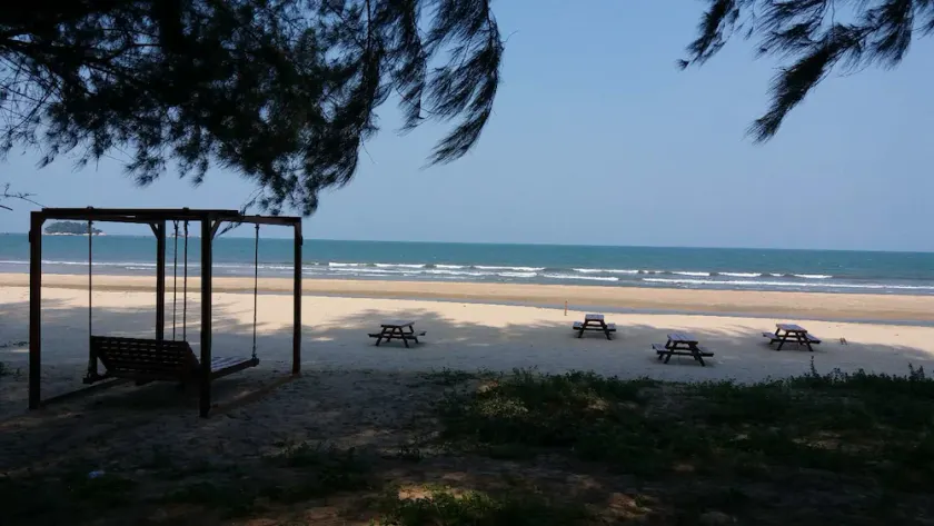 Lis Na Ree Beach Resort - Image 1