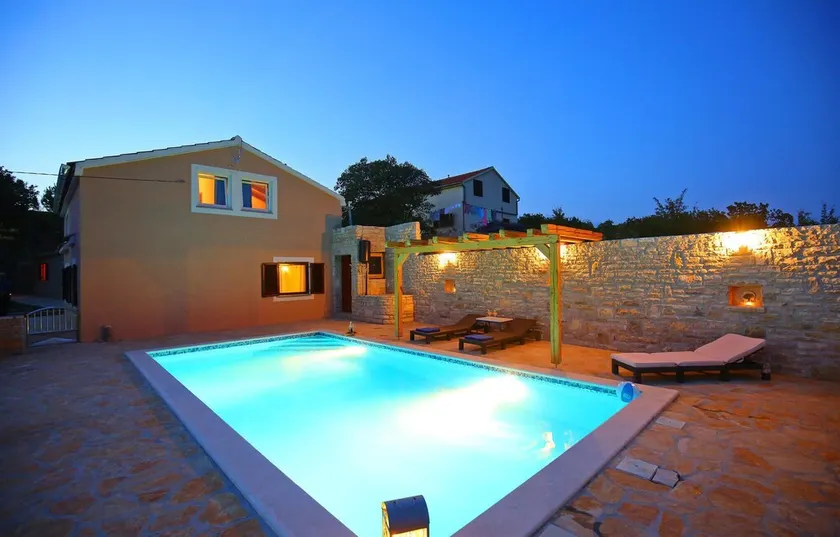 Nice Home in Benkovac With Wifi, 4 Bedrooms and Outdoor Swimming Pool - Image 1