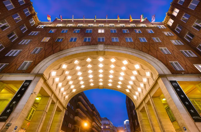 Arcadia Hotel Budapest - Image 1