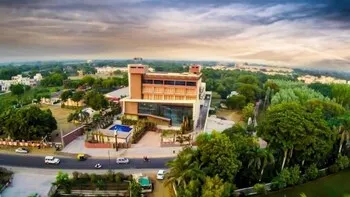 Jalashray Resort - Image 1