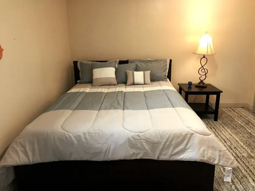 Simple, Cozy 1-bed Close to University of Kansas - Image 1