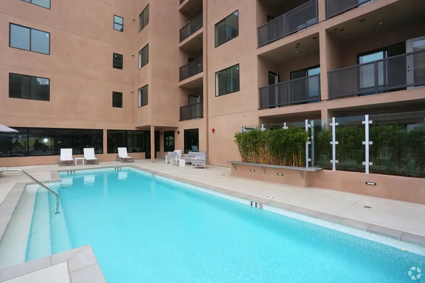 Wilshire Condos by Barsala - Image 1