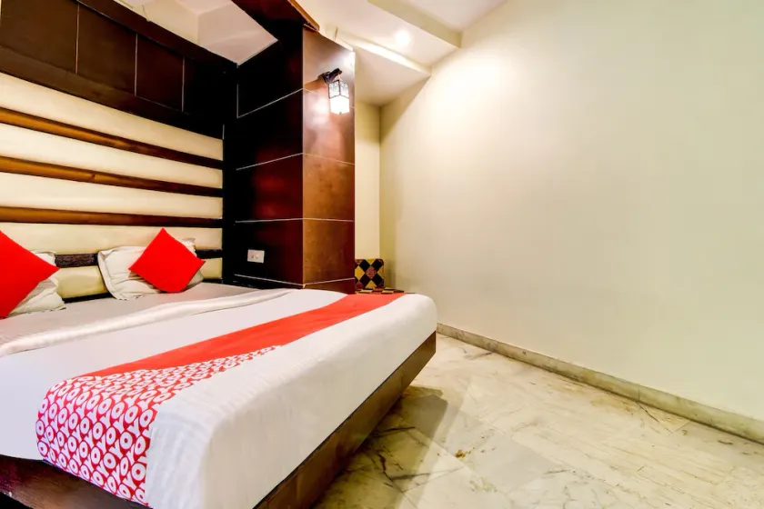 Oyo 2064 Hotel The Spot - Image 1