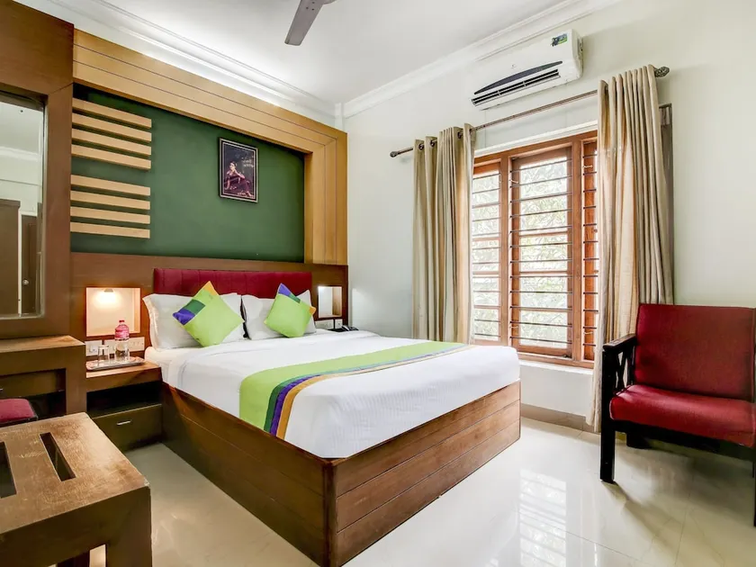 NANDANAM PARK HOTEL - Image 1
