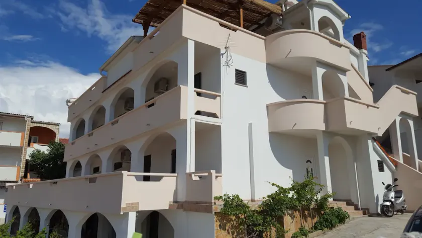 Guest House Panorama - Image 1