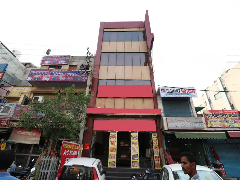 OYO New Hotel Rajwada - Image 1