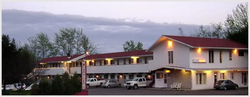 Voyageur Motel - Image 1
