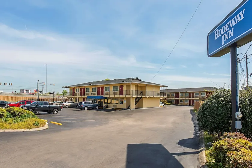 Rodeway Inn Nashville - Image 1