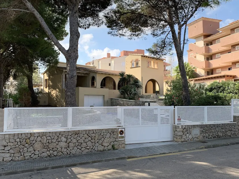 Villa Carlos - Image 1