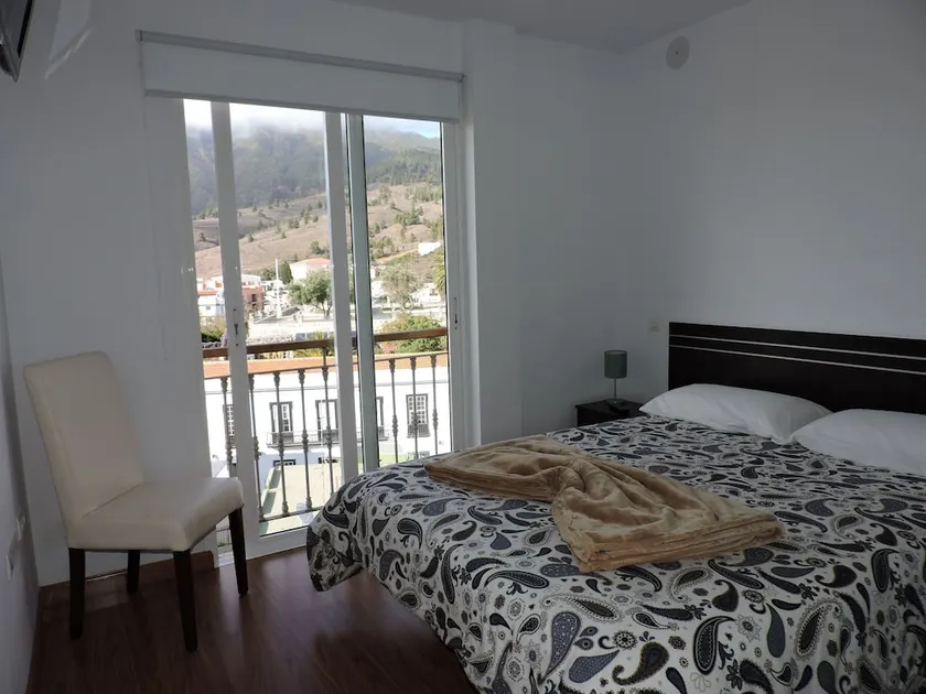 Ferienhaus „Casa La Plaza“ mit Bergblick, privatem Pool und WLAN - Image 1