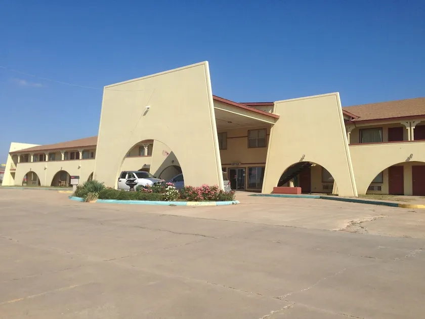 Hometown Inn & Suites - Image 1