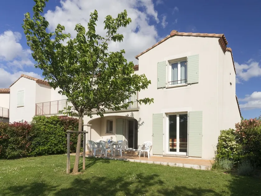 Attached house with terrace or loggia located in Languedoc - Image 1
