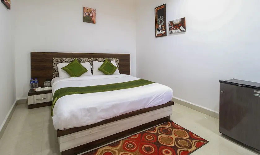 Treebo Skylight Royal Stay - Image 1